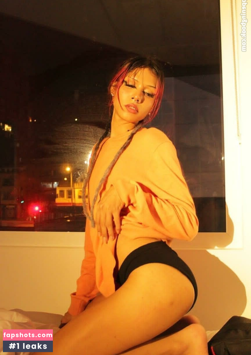 FKA twigs gallery photo #194