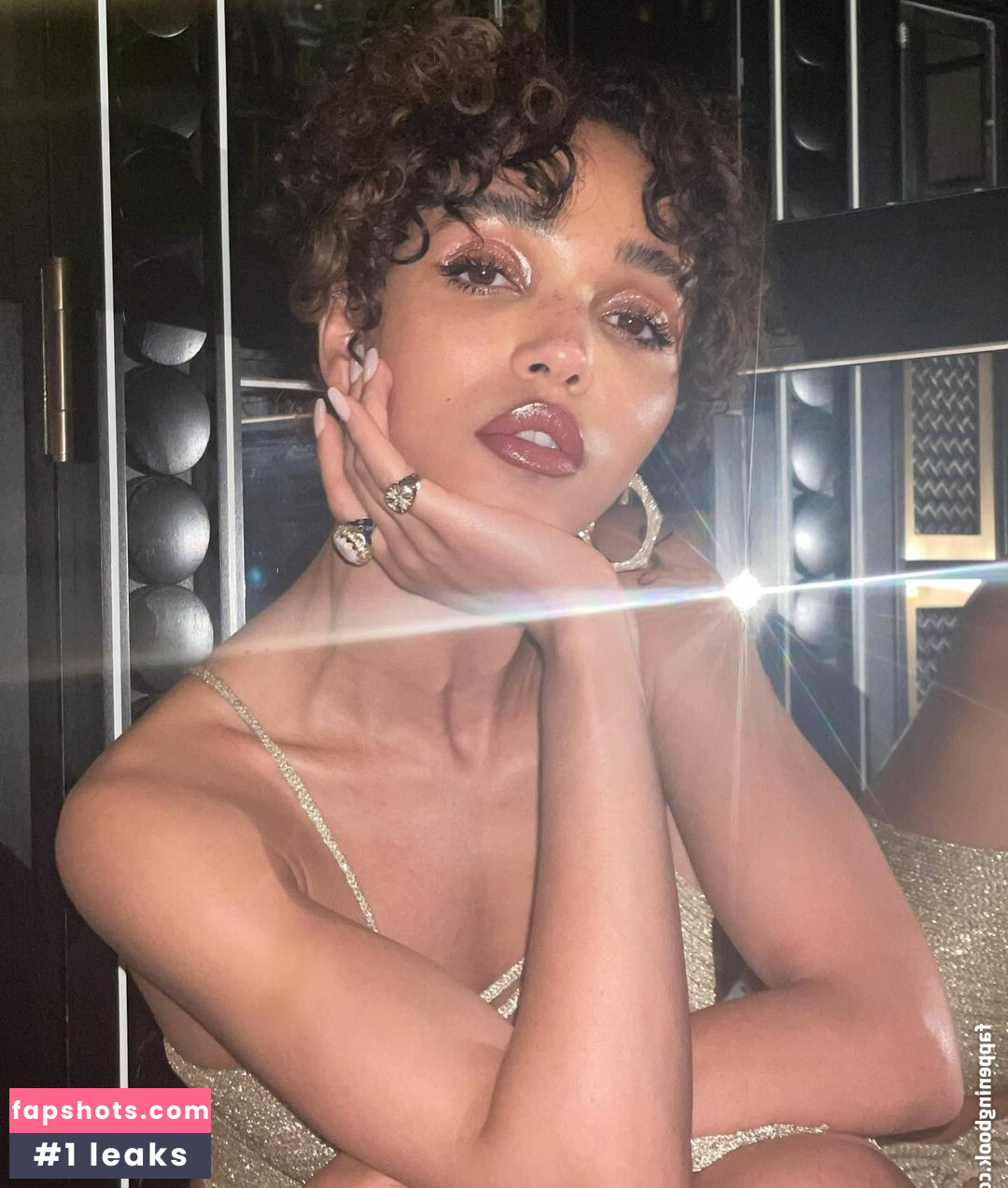 FKA twigs gallery photo #206