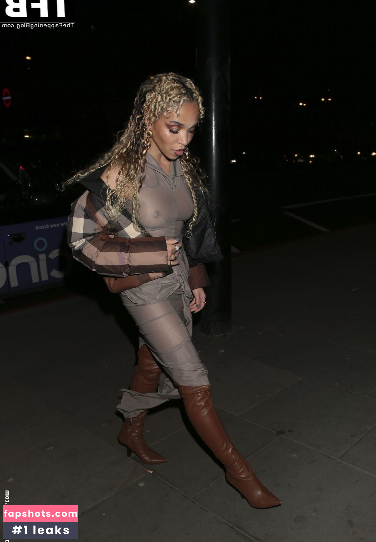 FKA twigs gallery photo #210