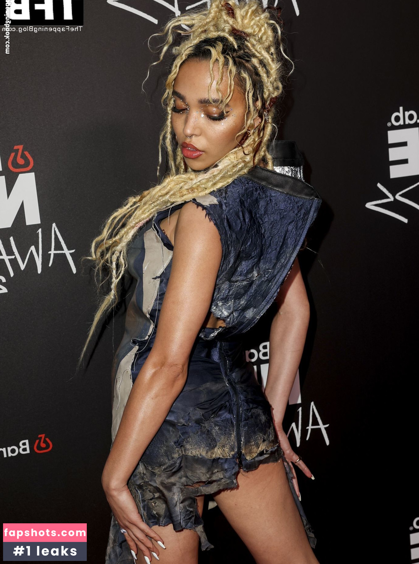 FKA twigs gallery photo #215