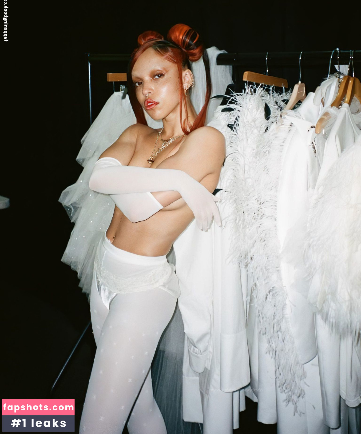 FKA twigs gallery photo #222