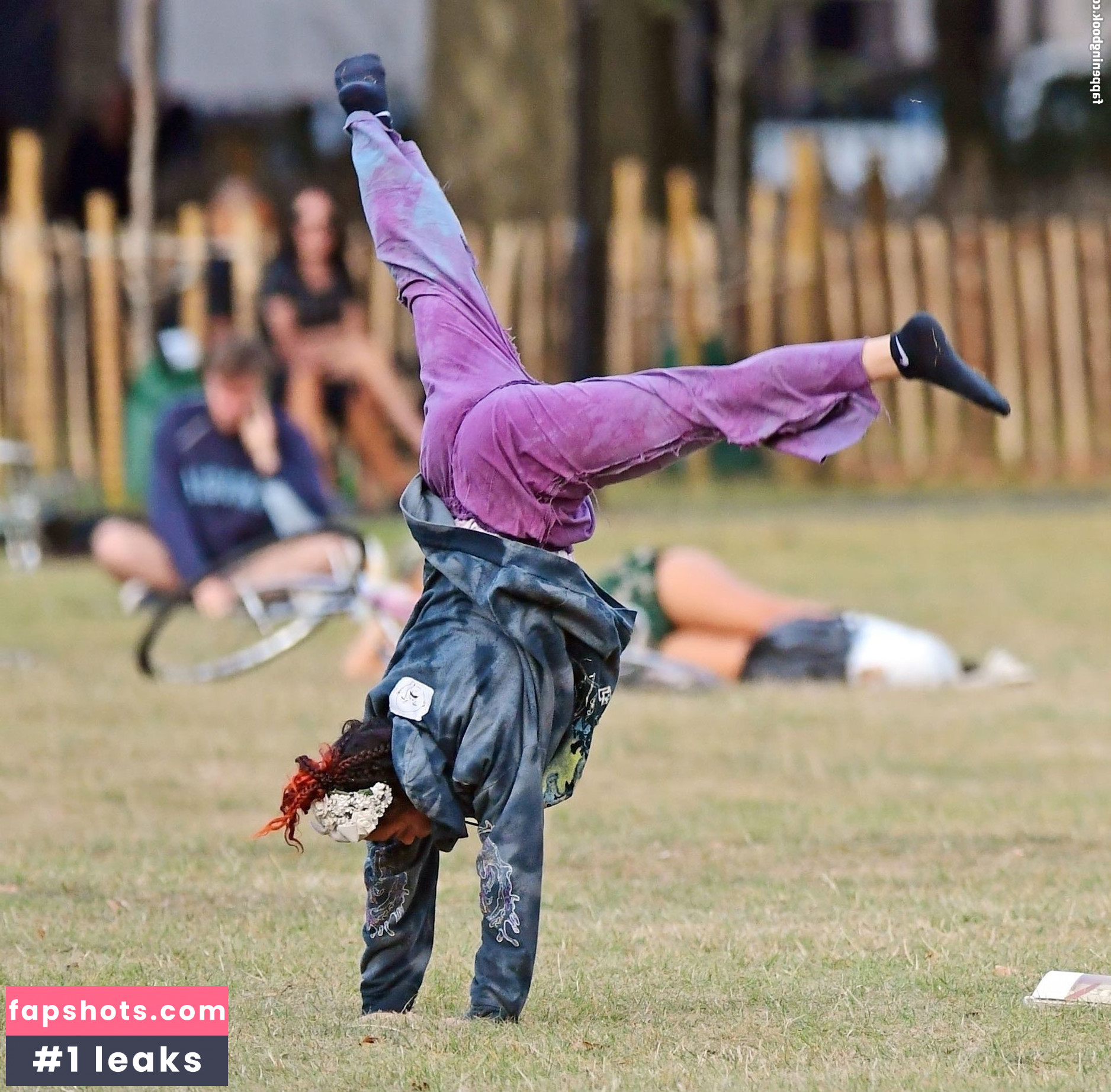 FKA twigs gallery photo #235