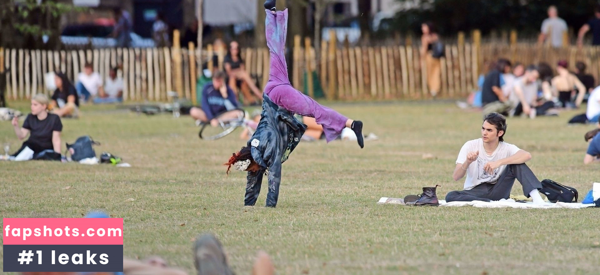 FKA twigs gallery photo #236