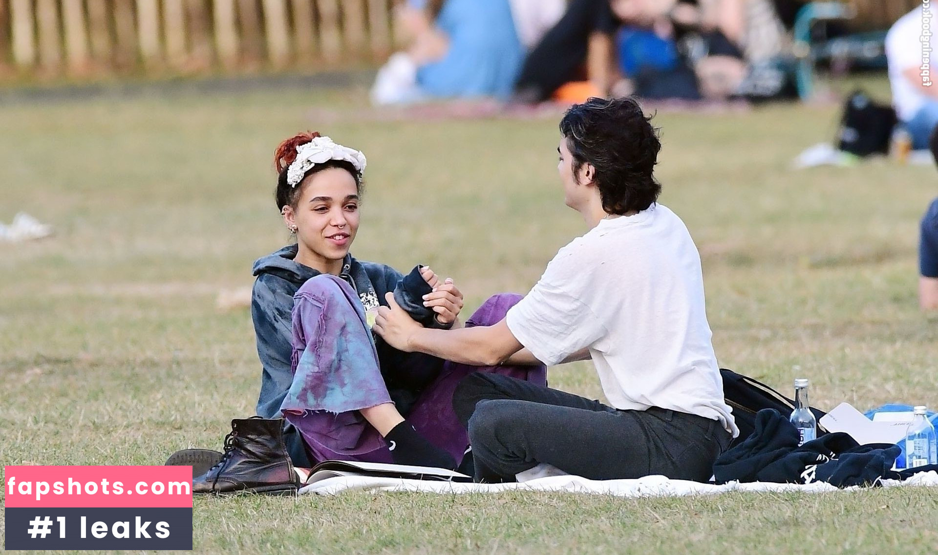 FKA twigs gallery photo #239