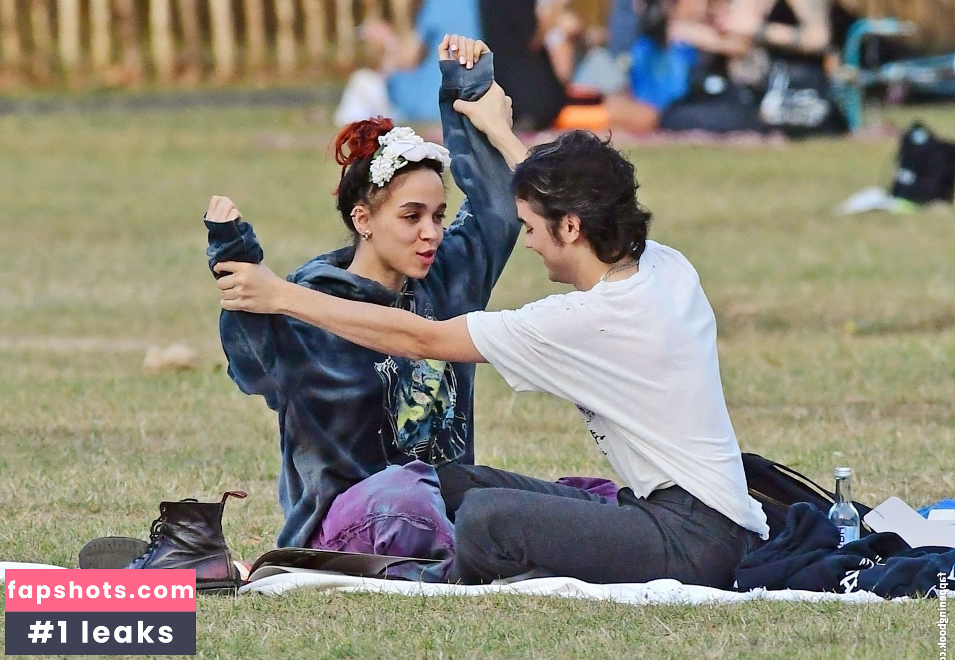 FKA twigs gallery photo #240