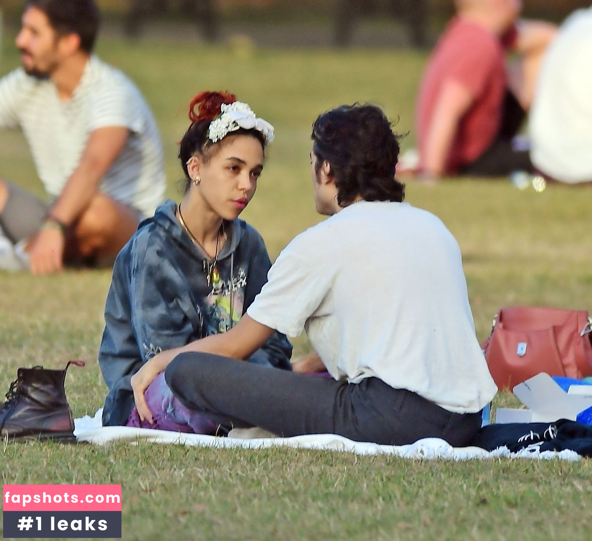 FKA twigs gallery photo #242