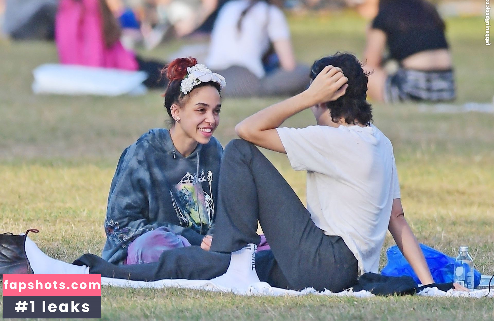 FKA twigs gallery photo #243