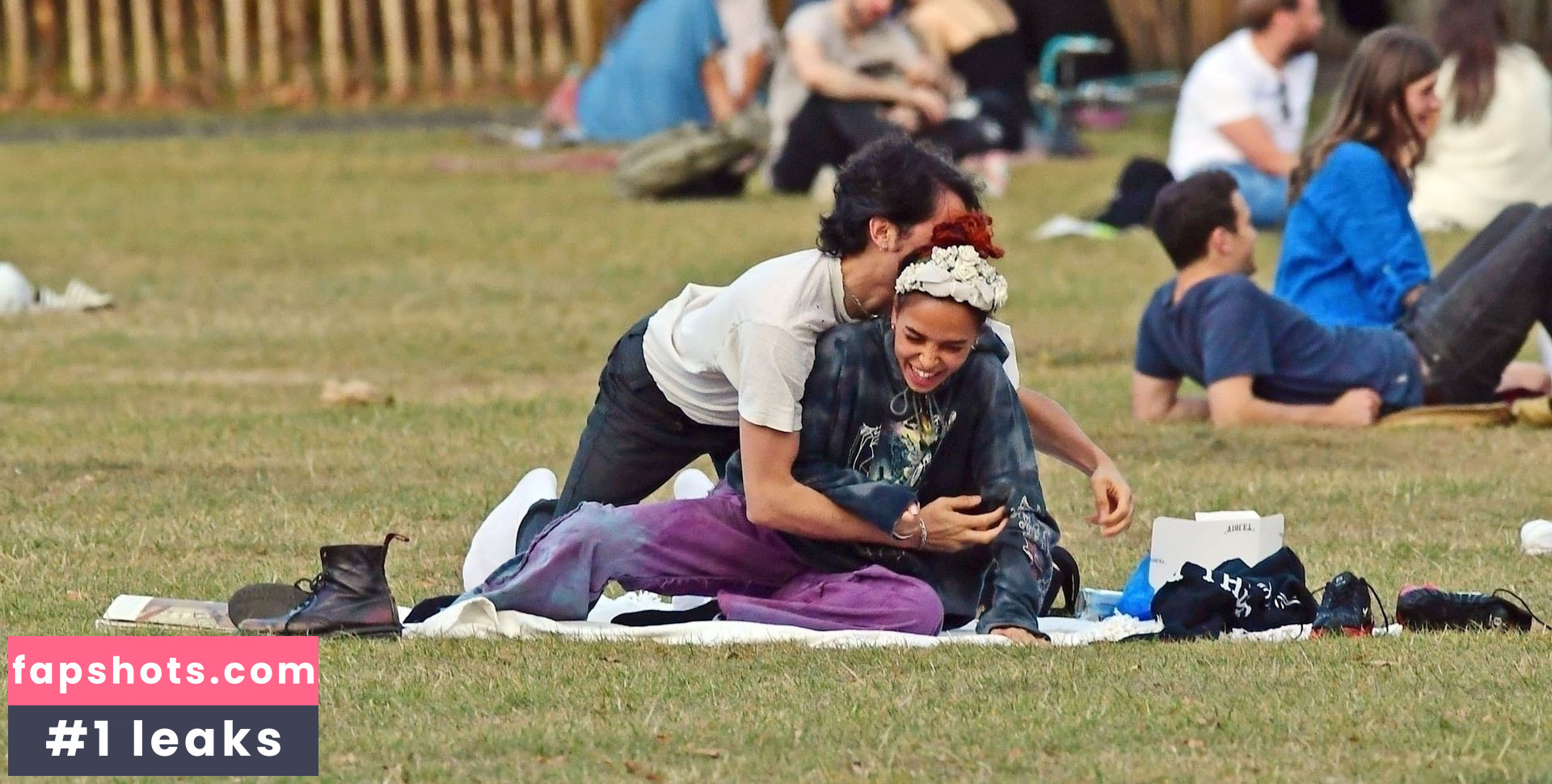 FKA twigs gallery photo #246