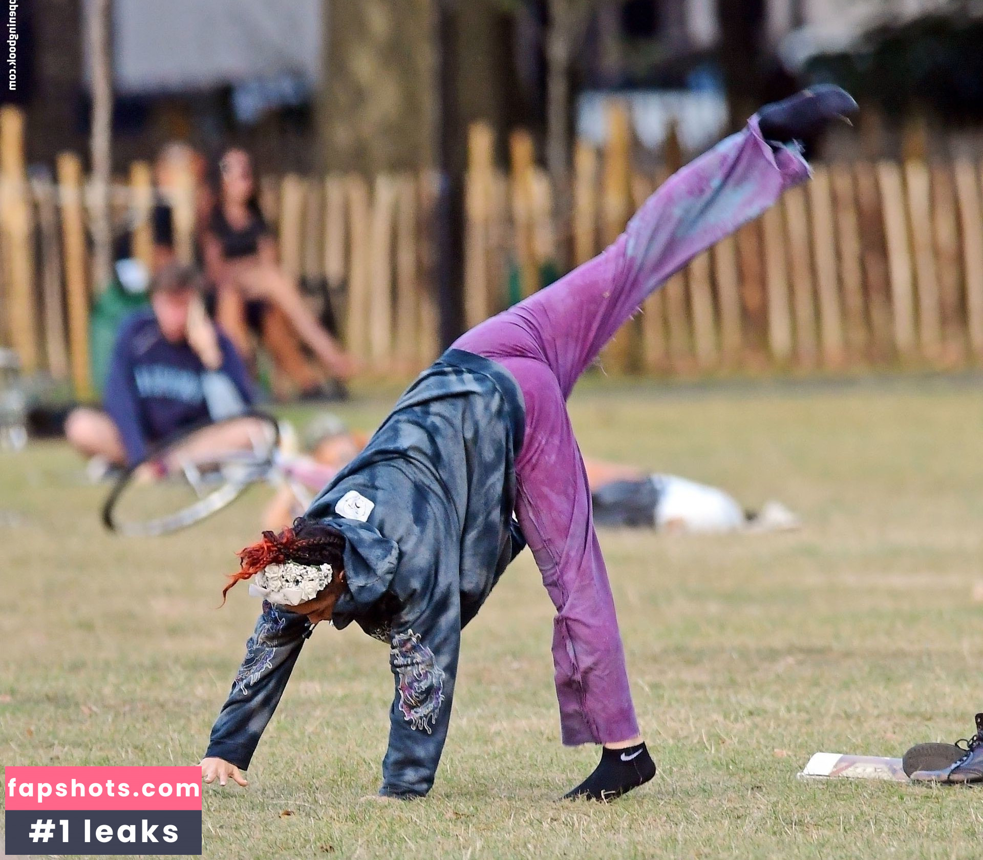 FKA twigs gallery photo #248