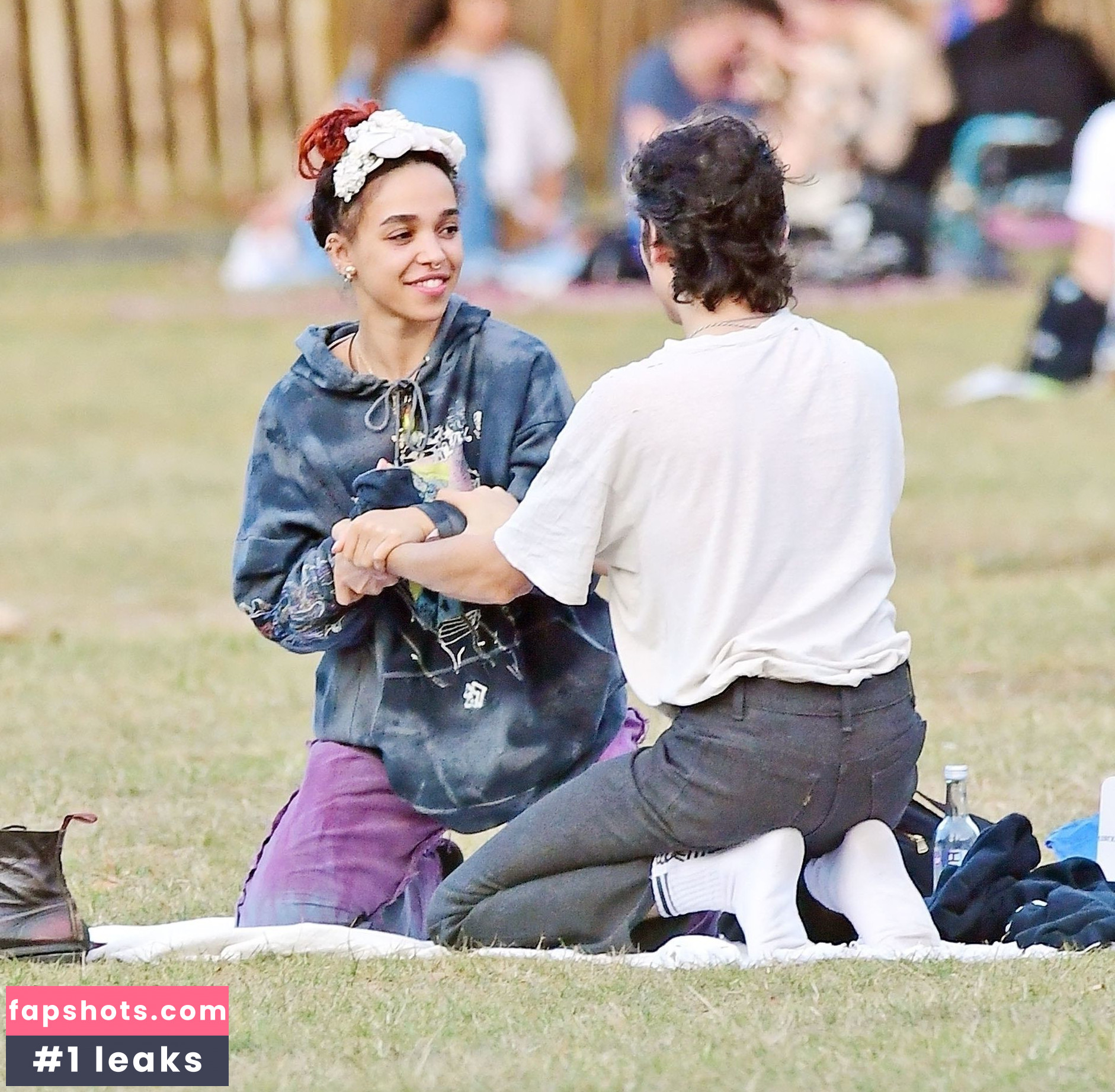 FKA twigs gallery photo #250