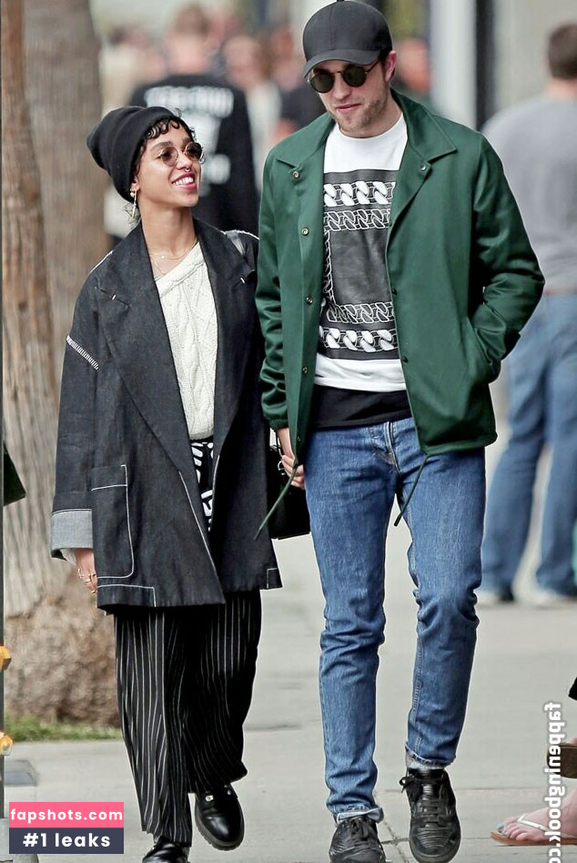 FKA twigs gallery photo #26