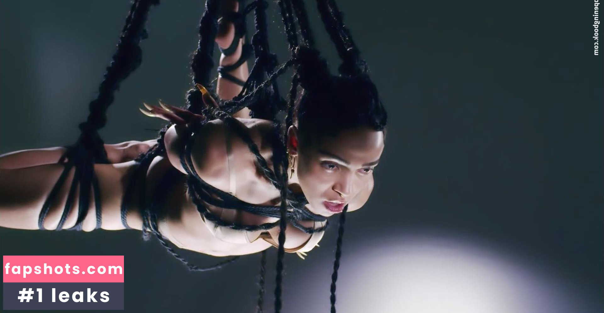 FKA twigs gallery photo #251