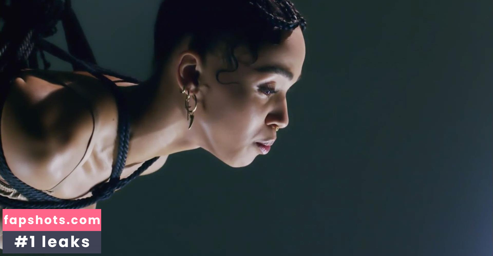 FKA twigs gallery photo #252