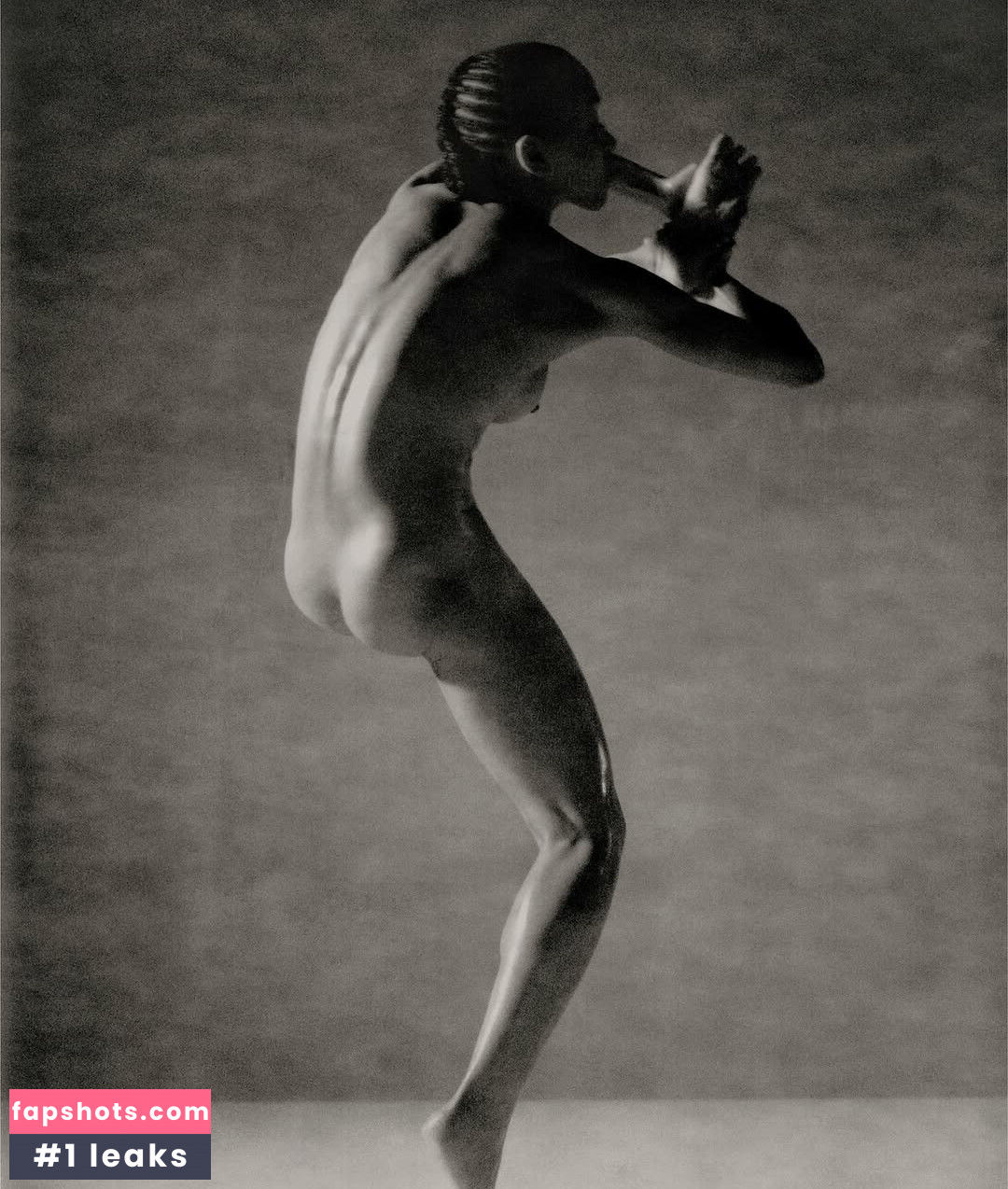 FKA twigs gallery photo #31