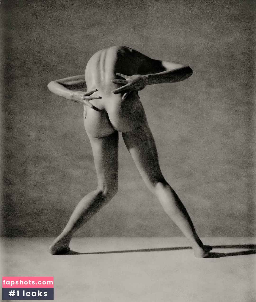 FKA twigs gallery photo #38