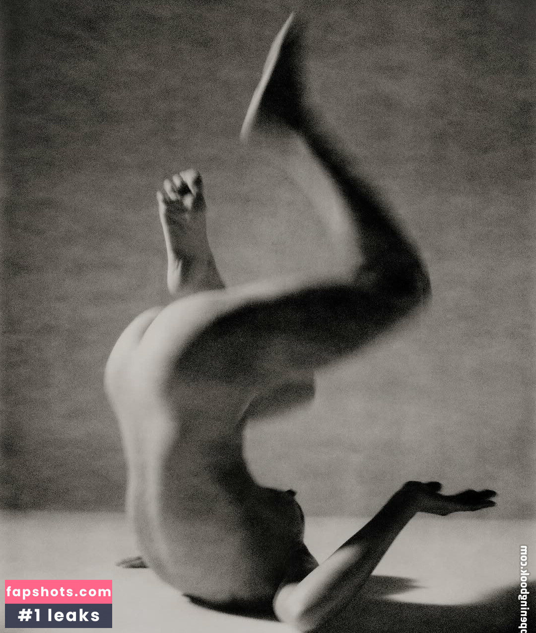 FKA twigs gallery photo #40