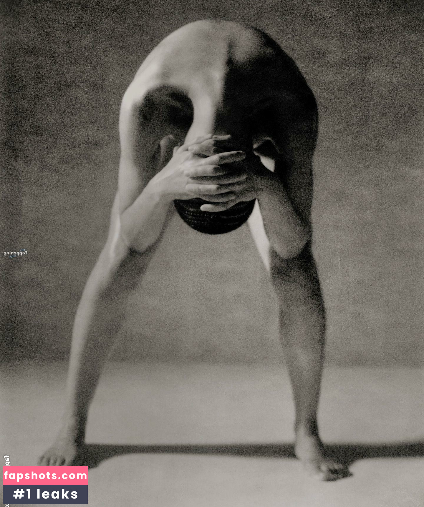 FKA twigs gallery photo #49