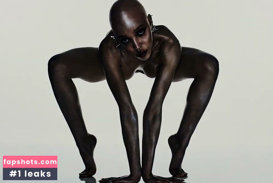 FKA twigs gallery photo #6