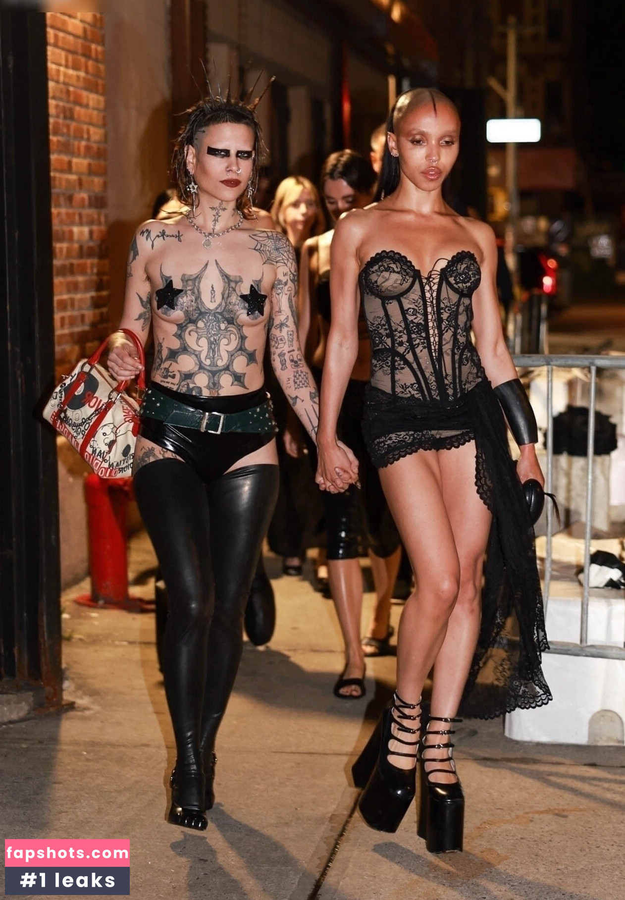 FKA twigs gallery photo #76