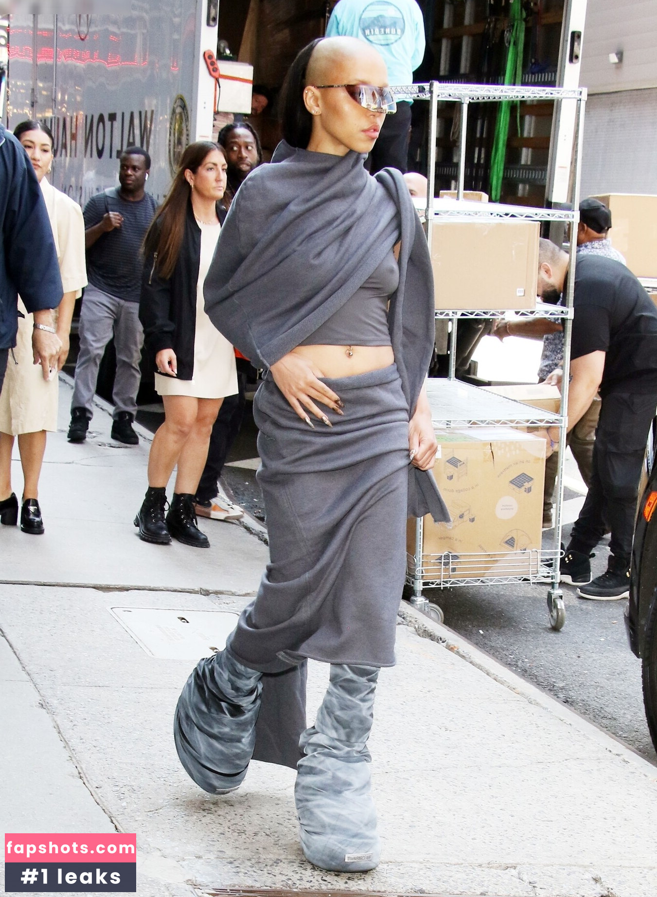 FKA twigs gallery photo #89