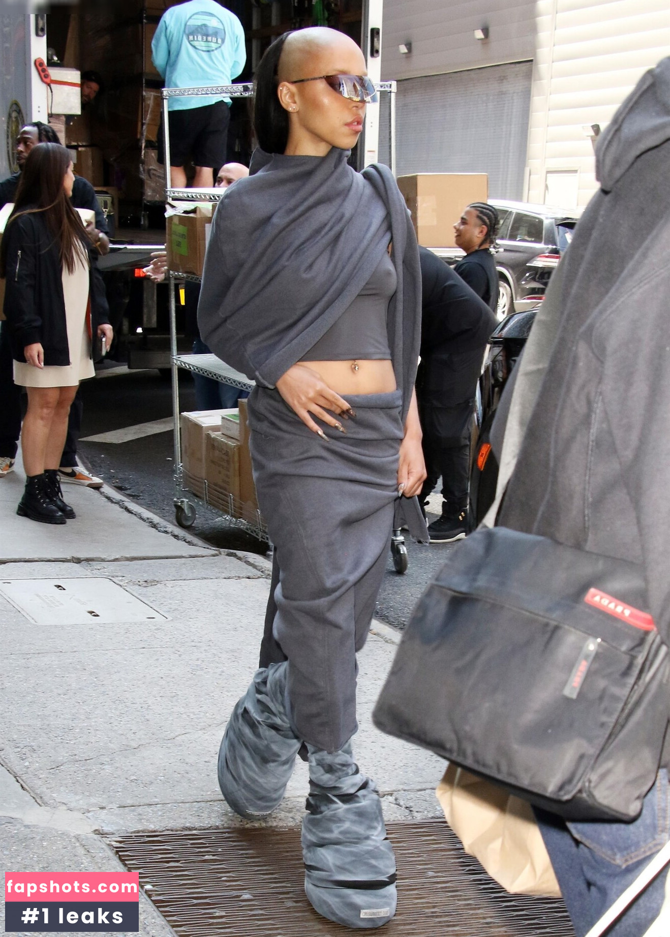 FKA twigs gallery photo #92