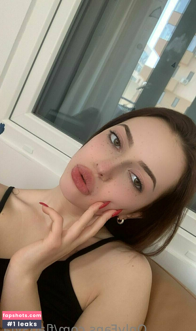 fla03via nude babe gallery