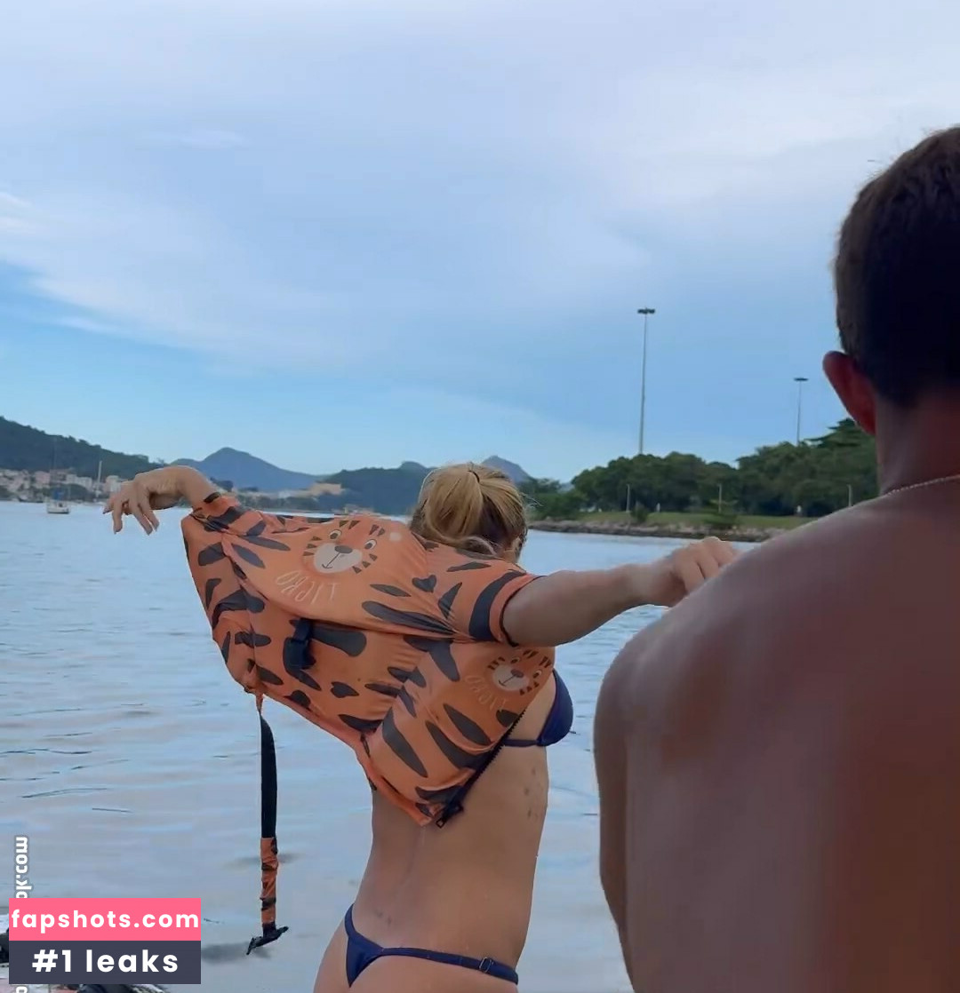 Flávia Saraiva gallery photo #29