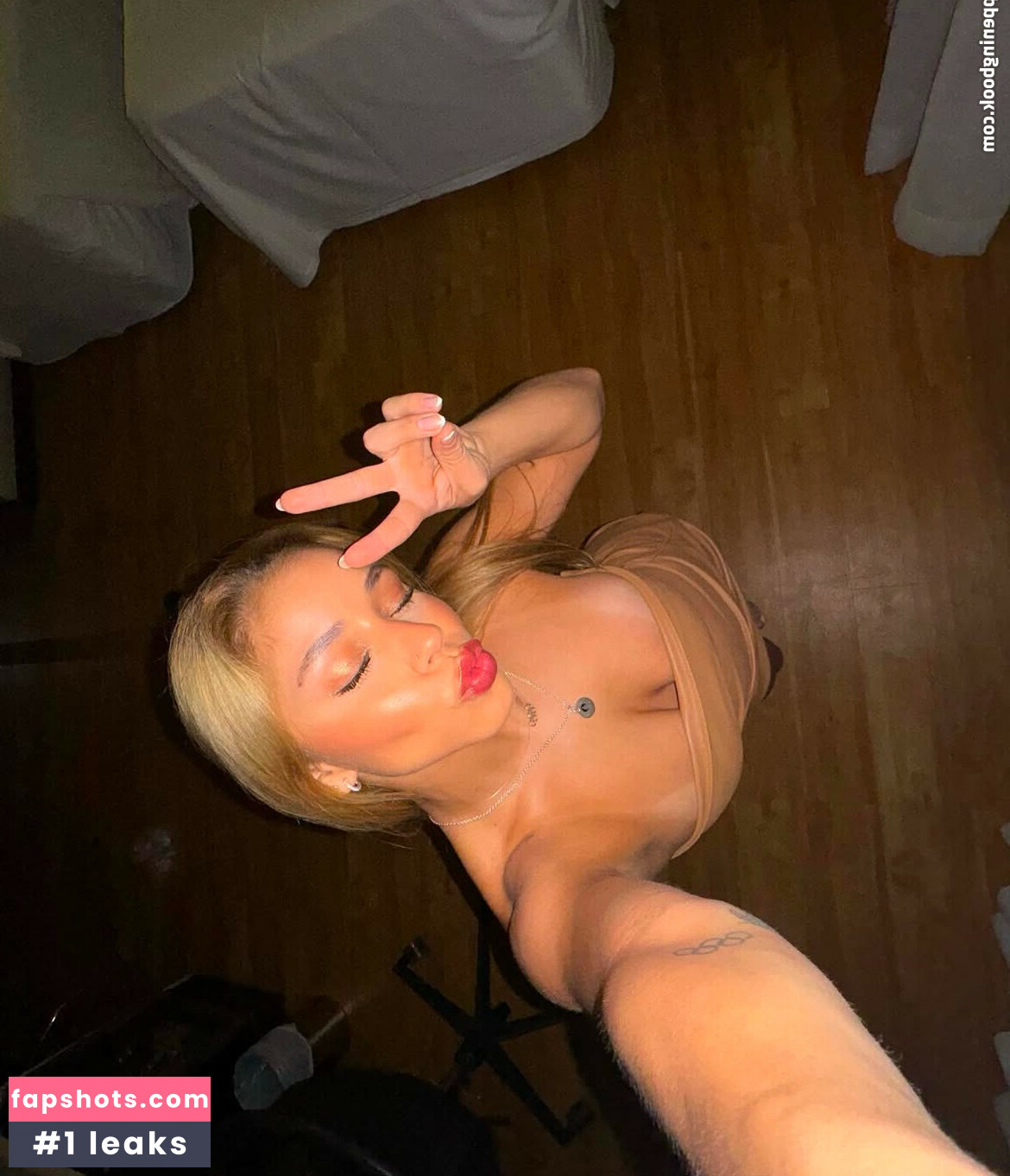 Flávia Saraiva gallery photo #34