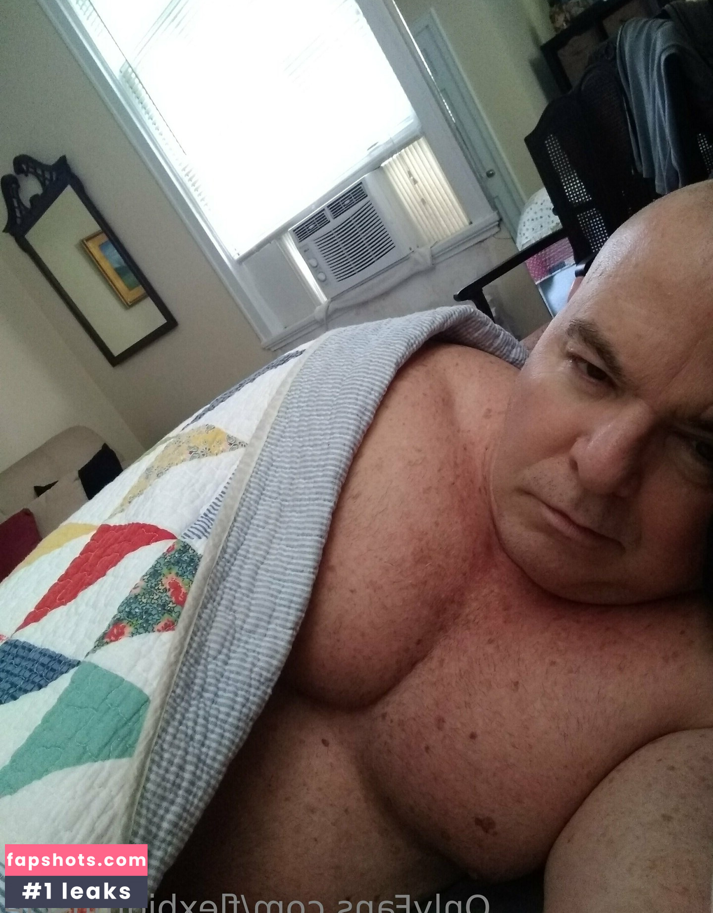 flexbigmuscle nude babe gallery