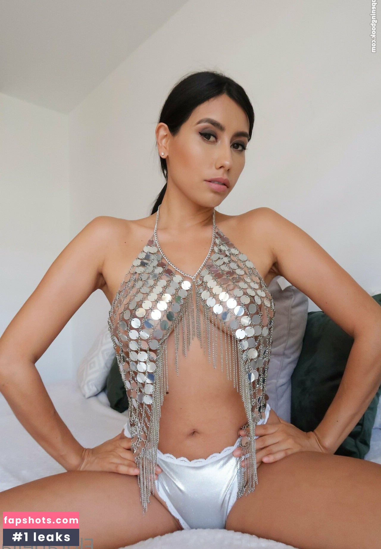 Flora Bella Nude Leaks OnlyFans Photos #15 - LeakJerk