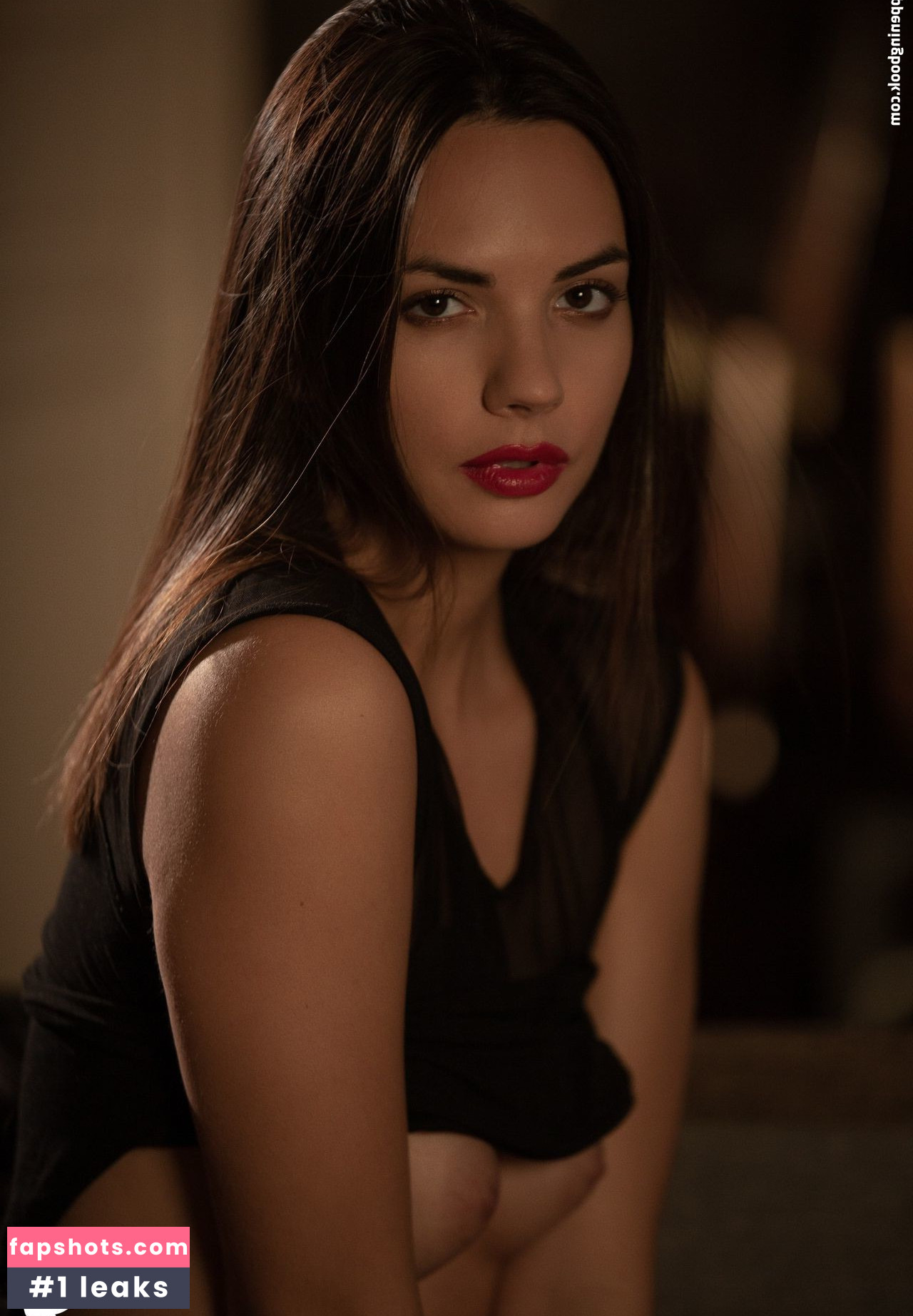 Flora Garai gallery photo #15