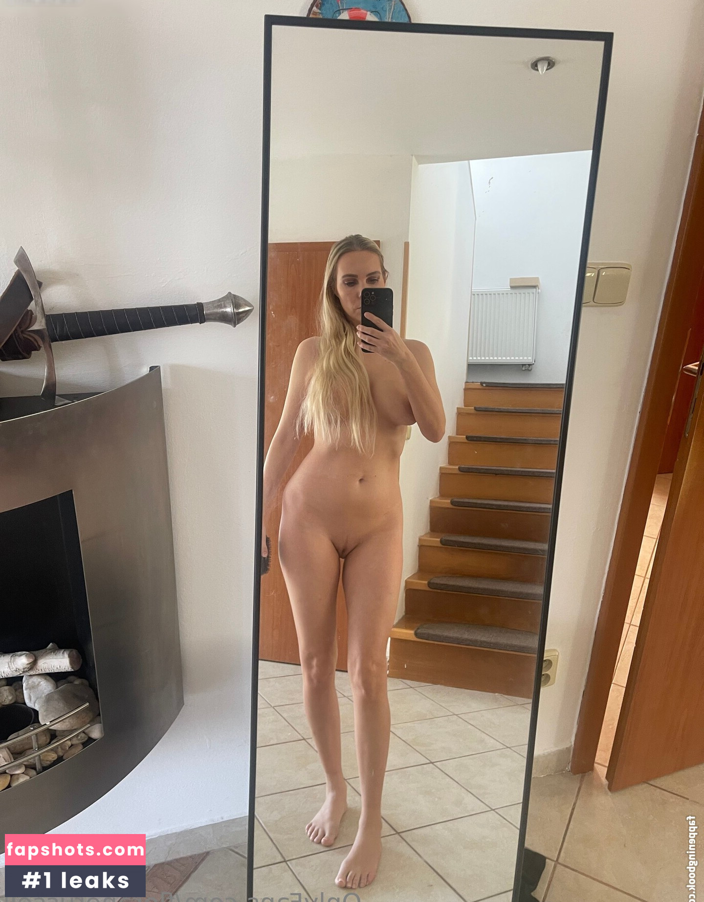 Florane Russell gallery photo #2