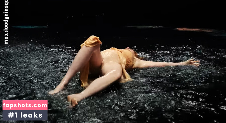 Florence Welch gallery photo #8