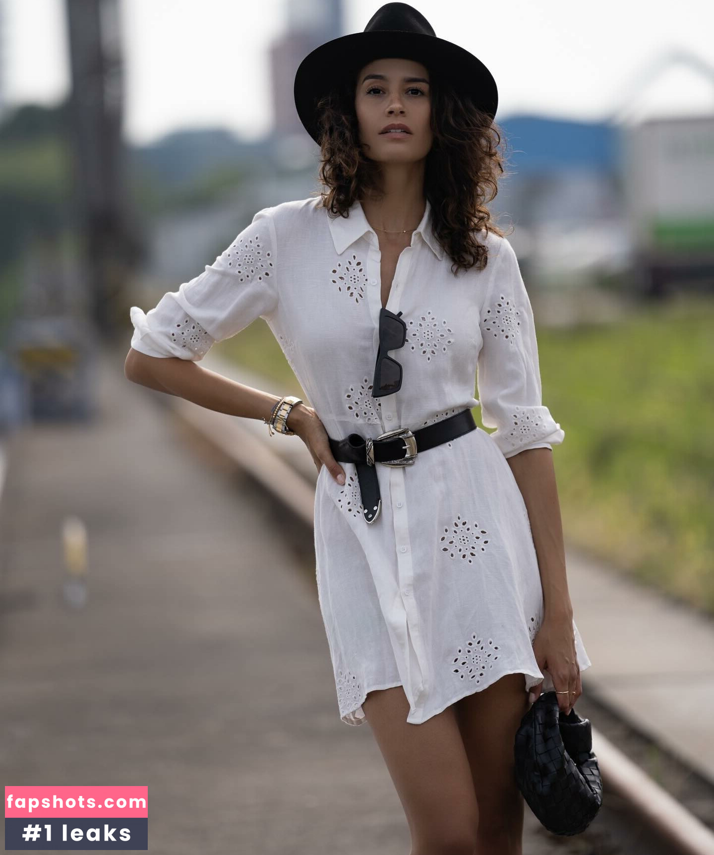 Florentina Kuhl gallery photo #4