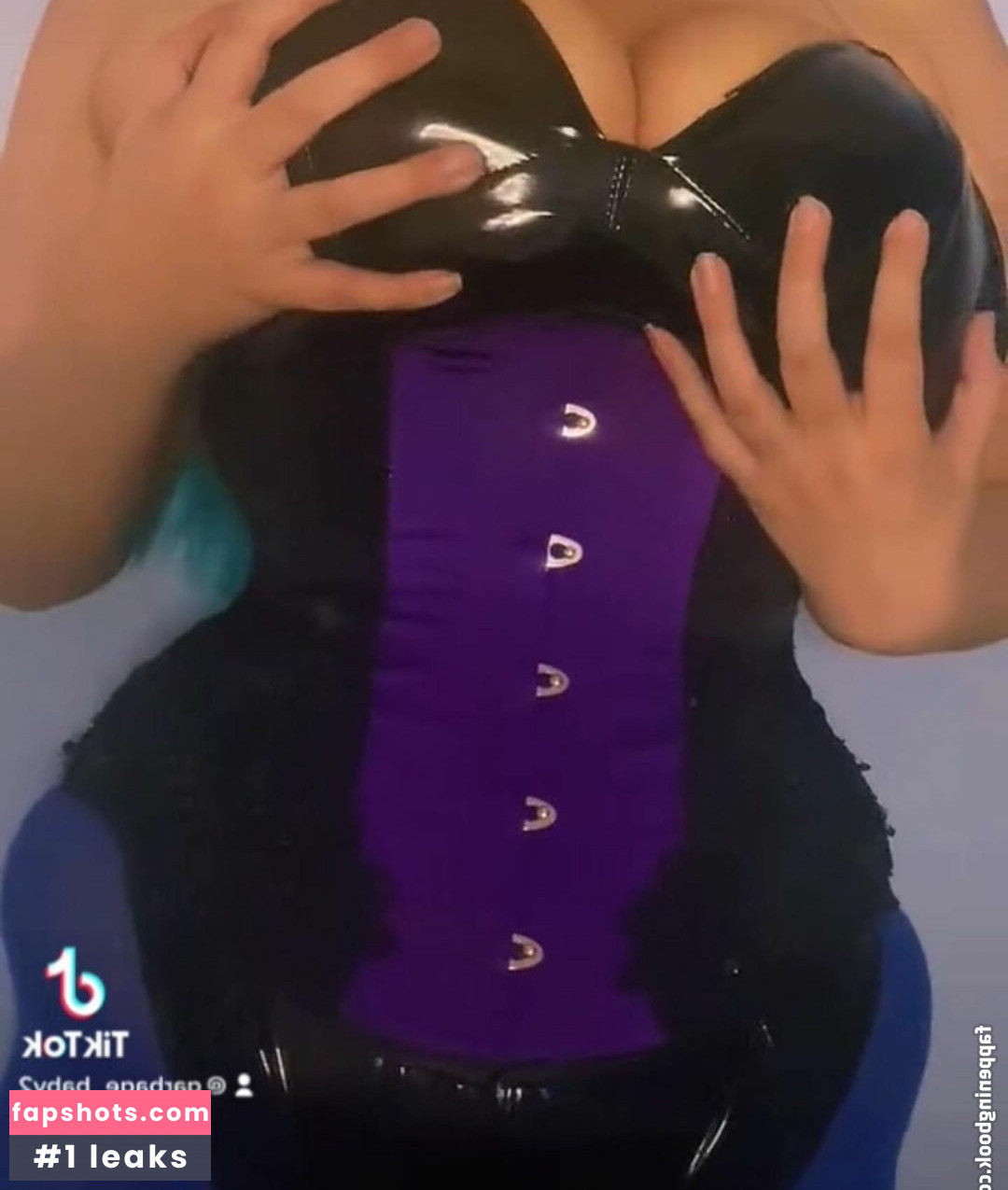 Fluffy_babe666 nude babe gallery