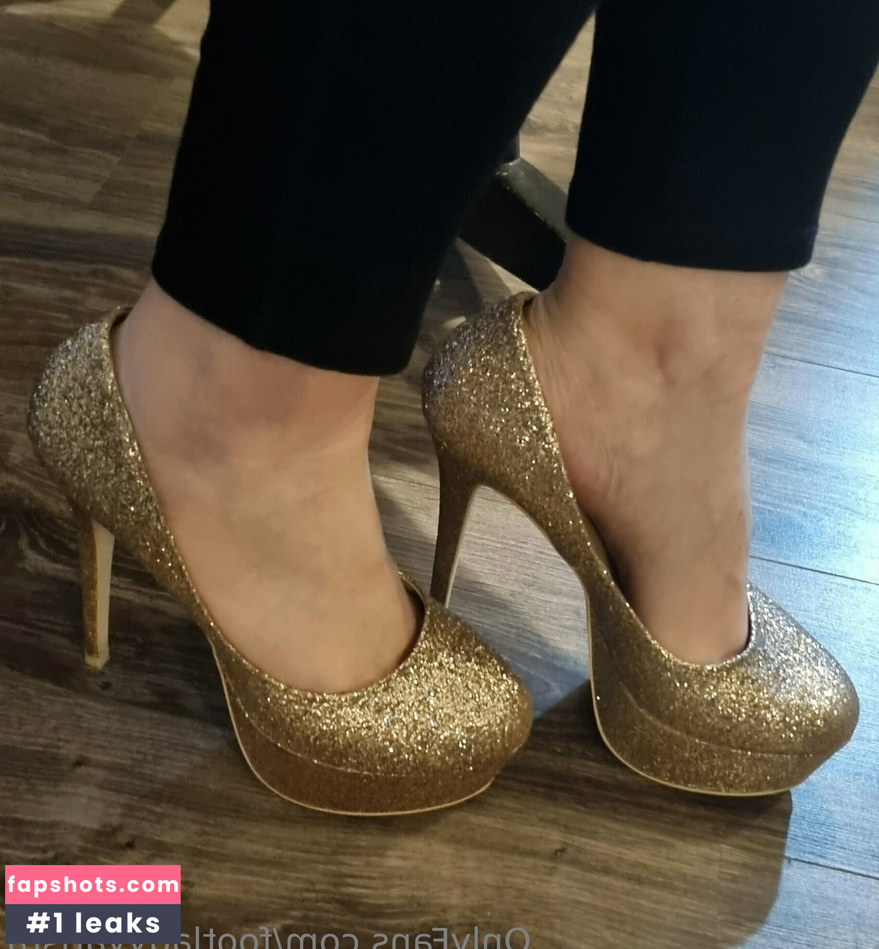 footladyyarista nude babe gallery