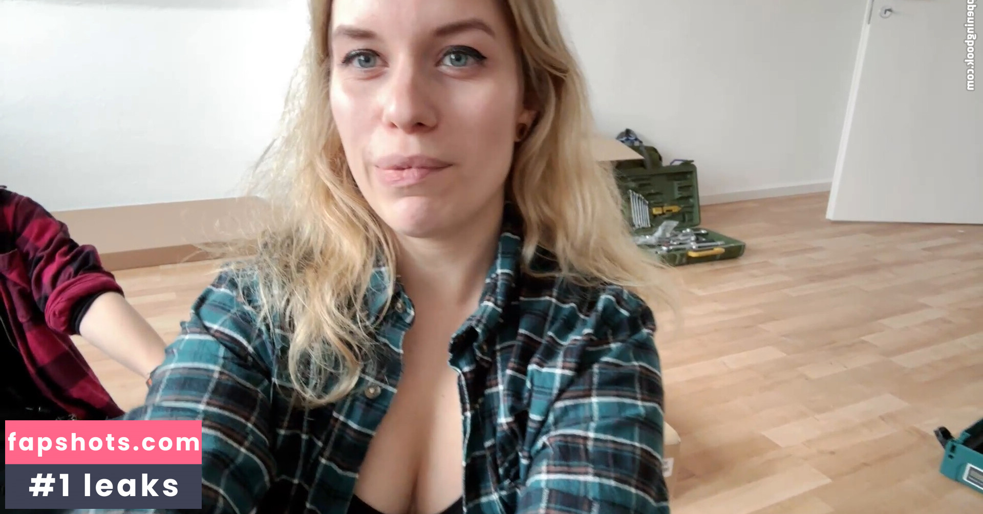 FormulaLena gallery photo #19