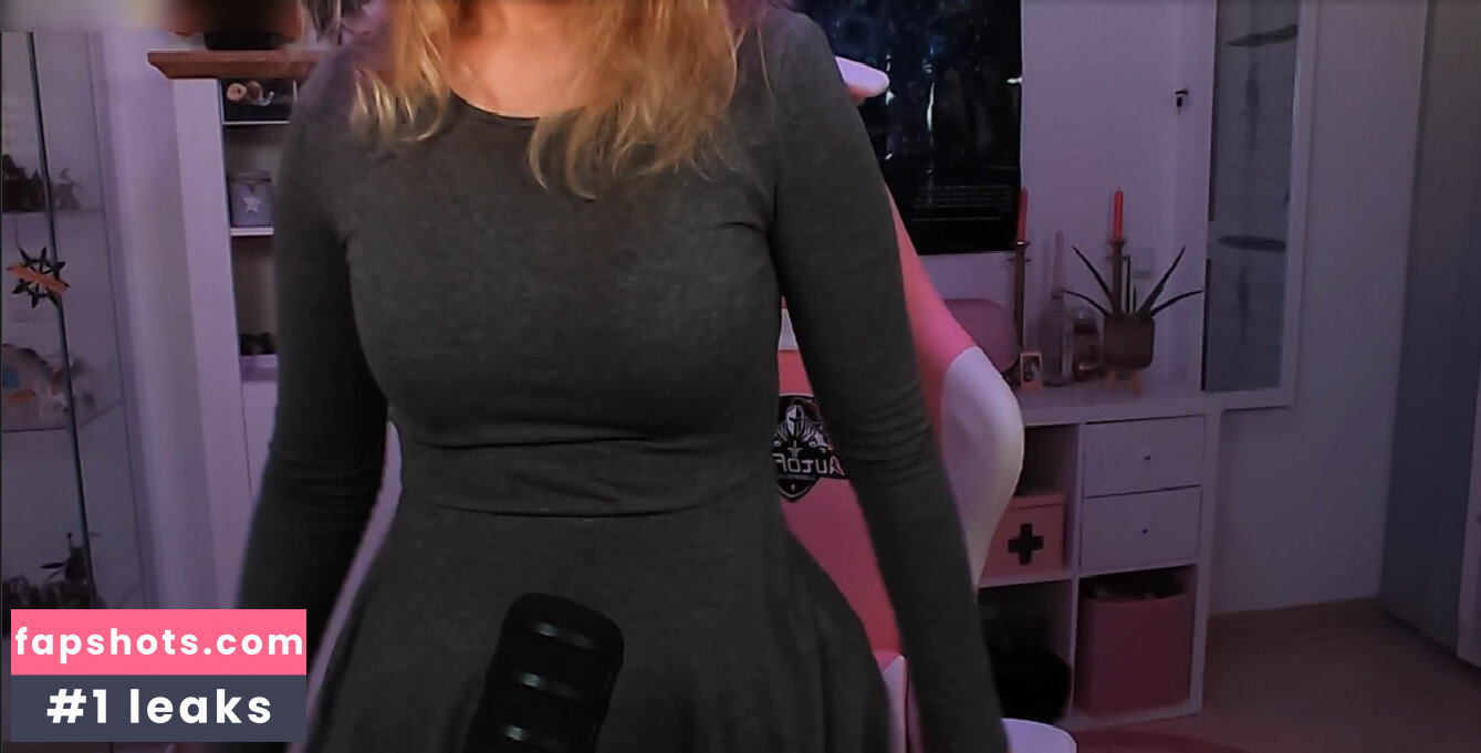 FormulaLena gallery photo #32