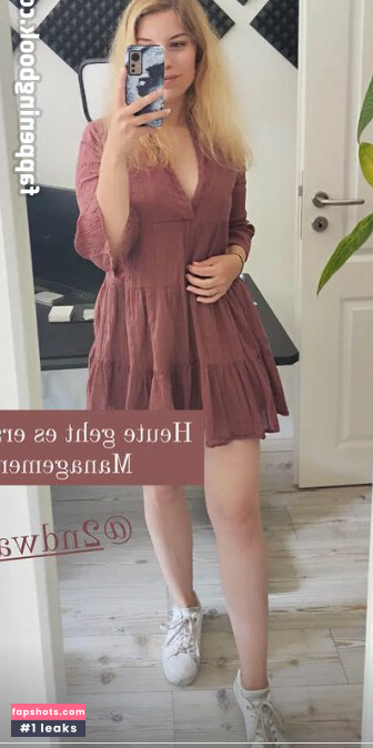 FormulaLena gallery photo #37