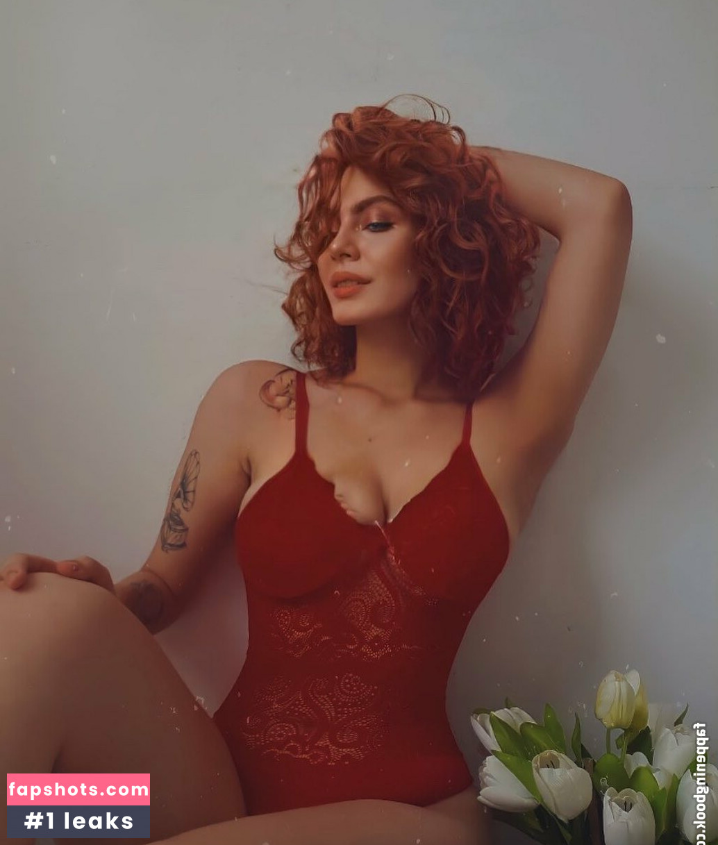 Foxy Bellyne gallery photo #12