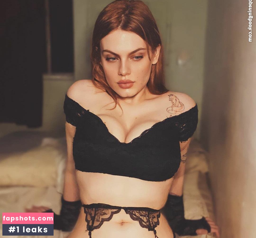 Foxy Bellyne gallery photo #8