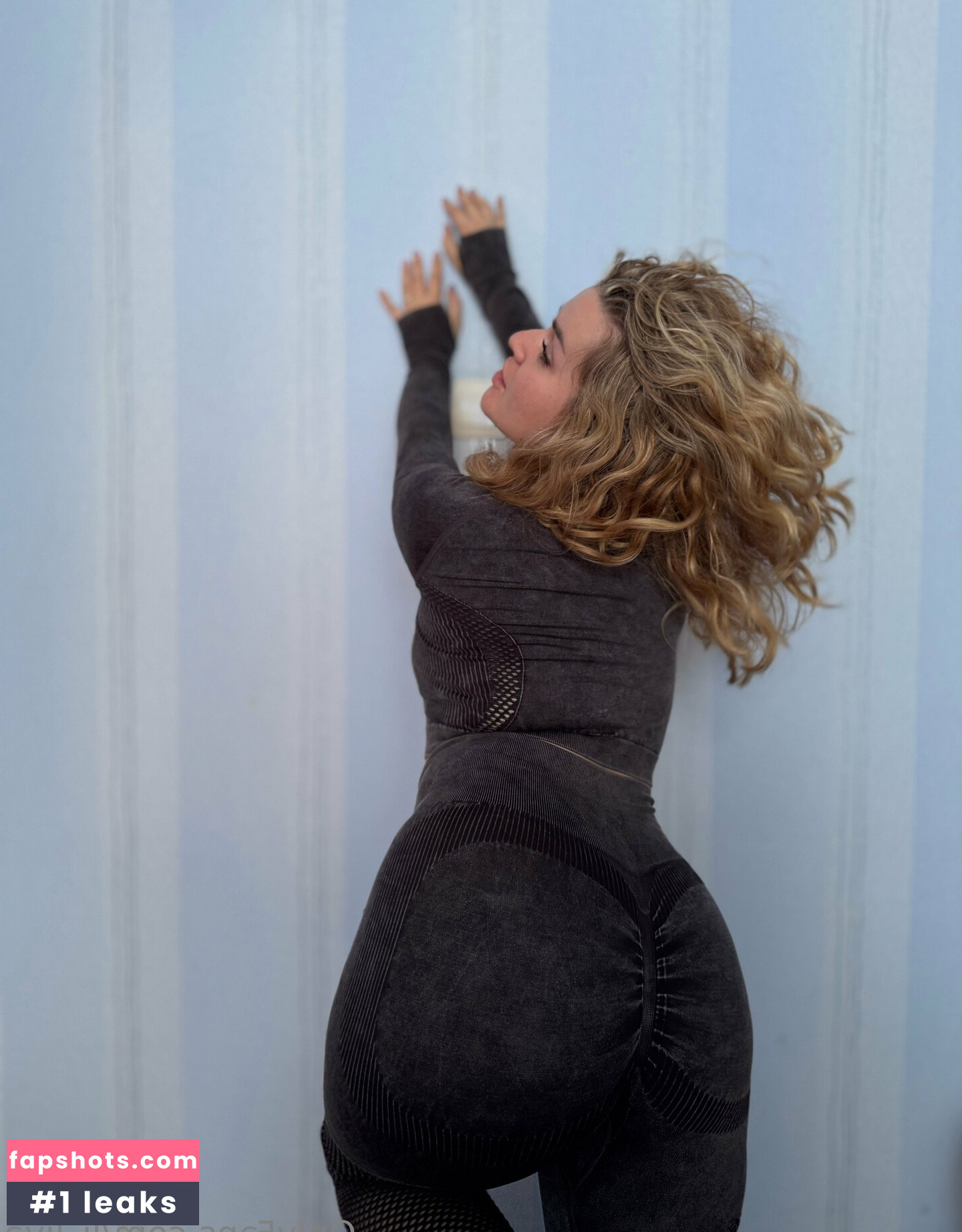 foxy_lily gallery photo #9