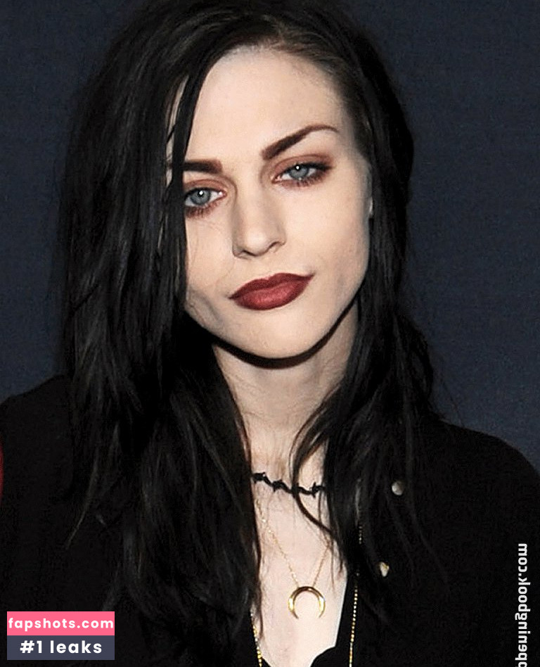 Frances Bean Cobain gallery photo #2