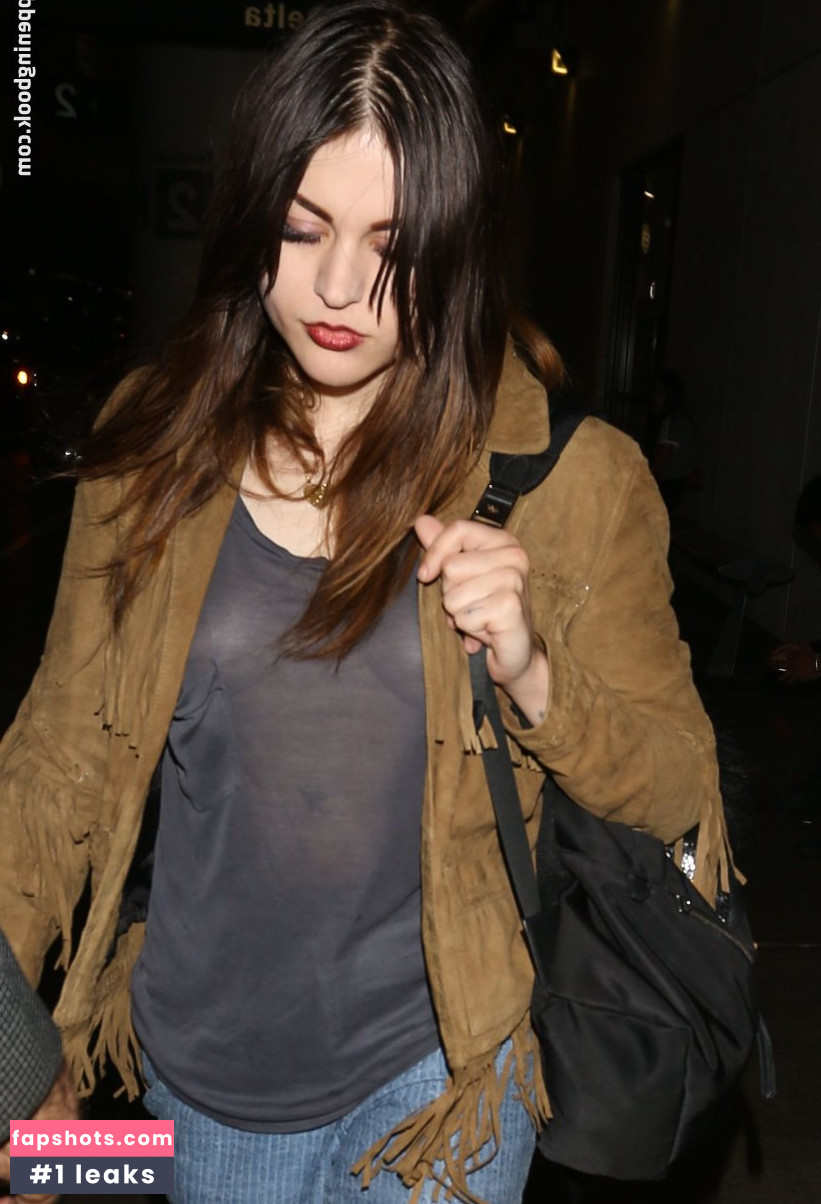 Frances Bean Cobain gallery photo #19