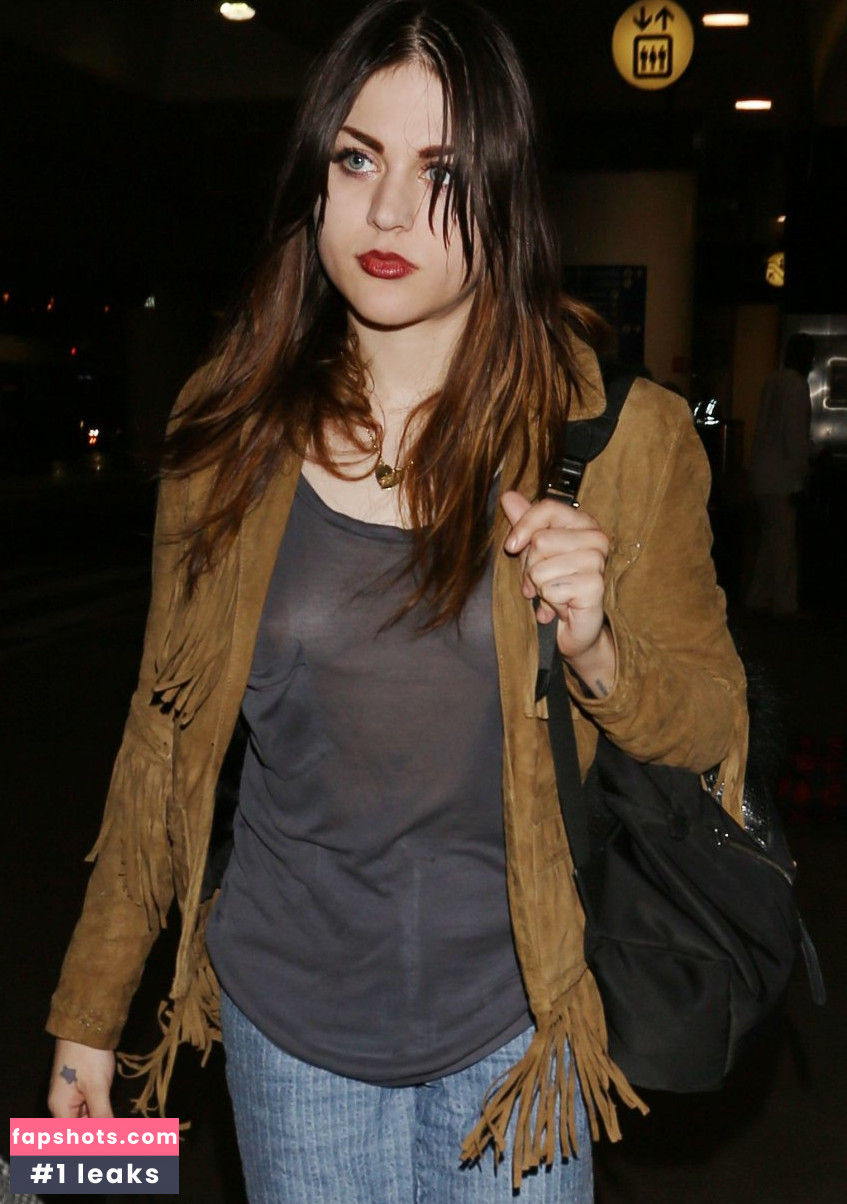 Frances Bean Cobain gallery photo #22