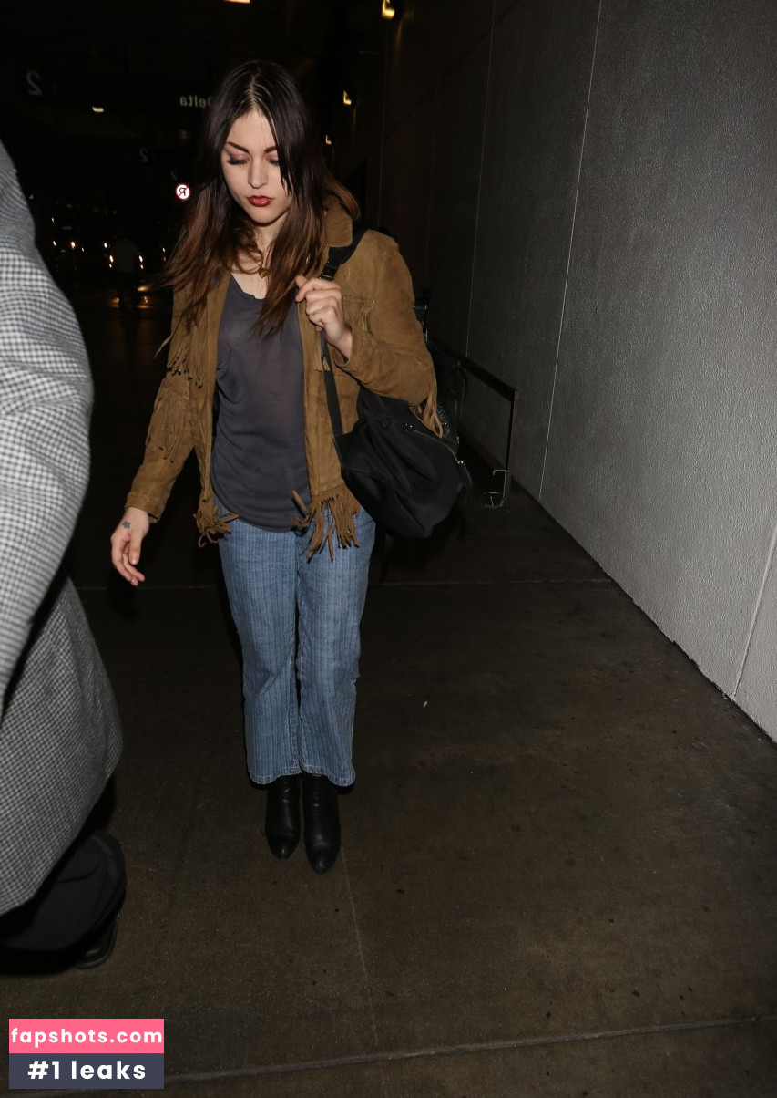 Frances Bean Cobain gallery photo #29