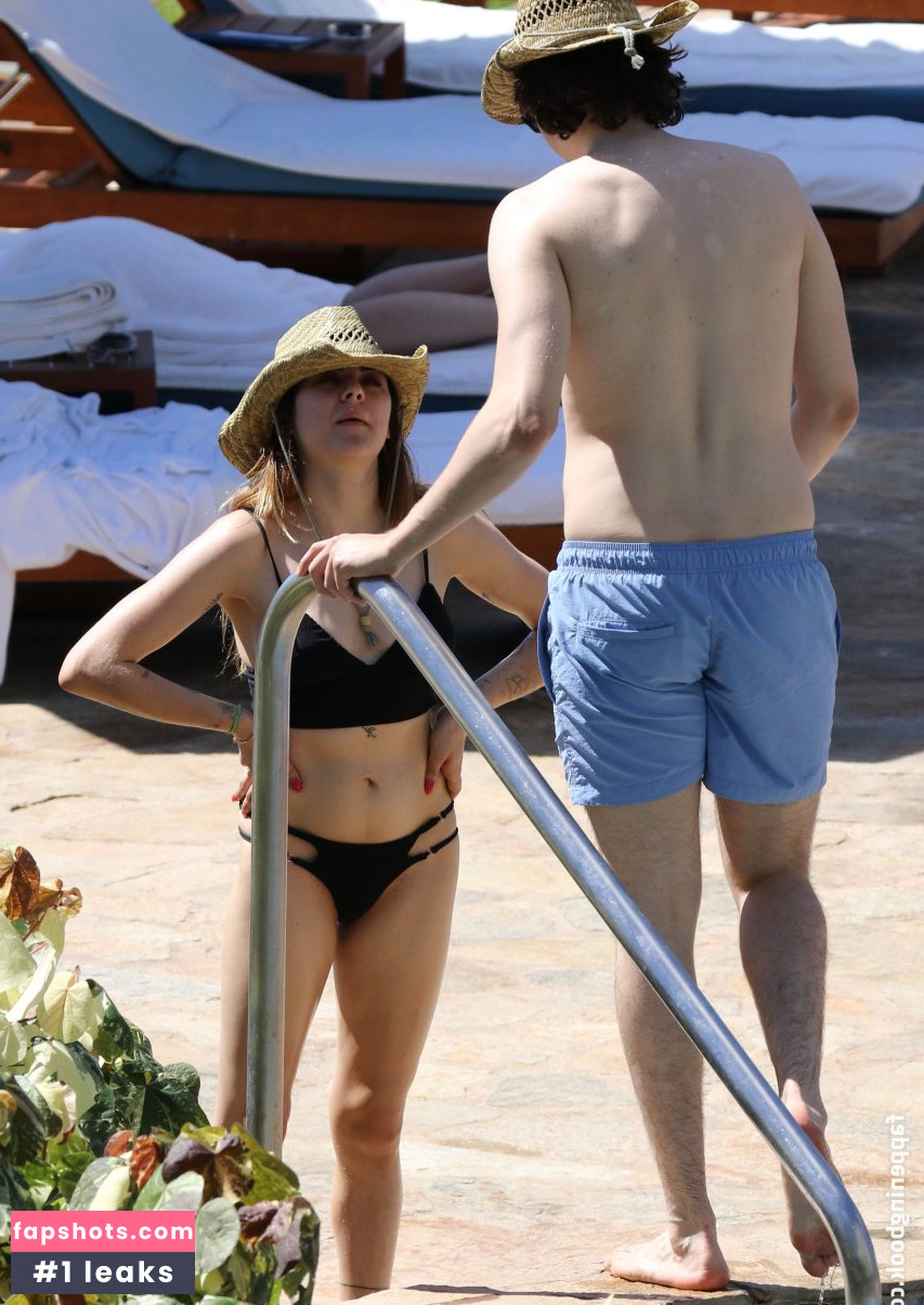 Frances Bean Cobain gallery photo #53