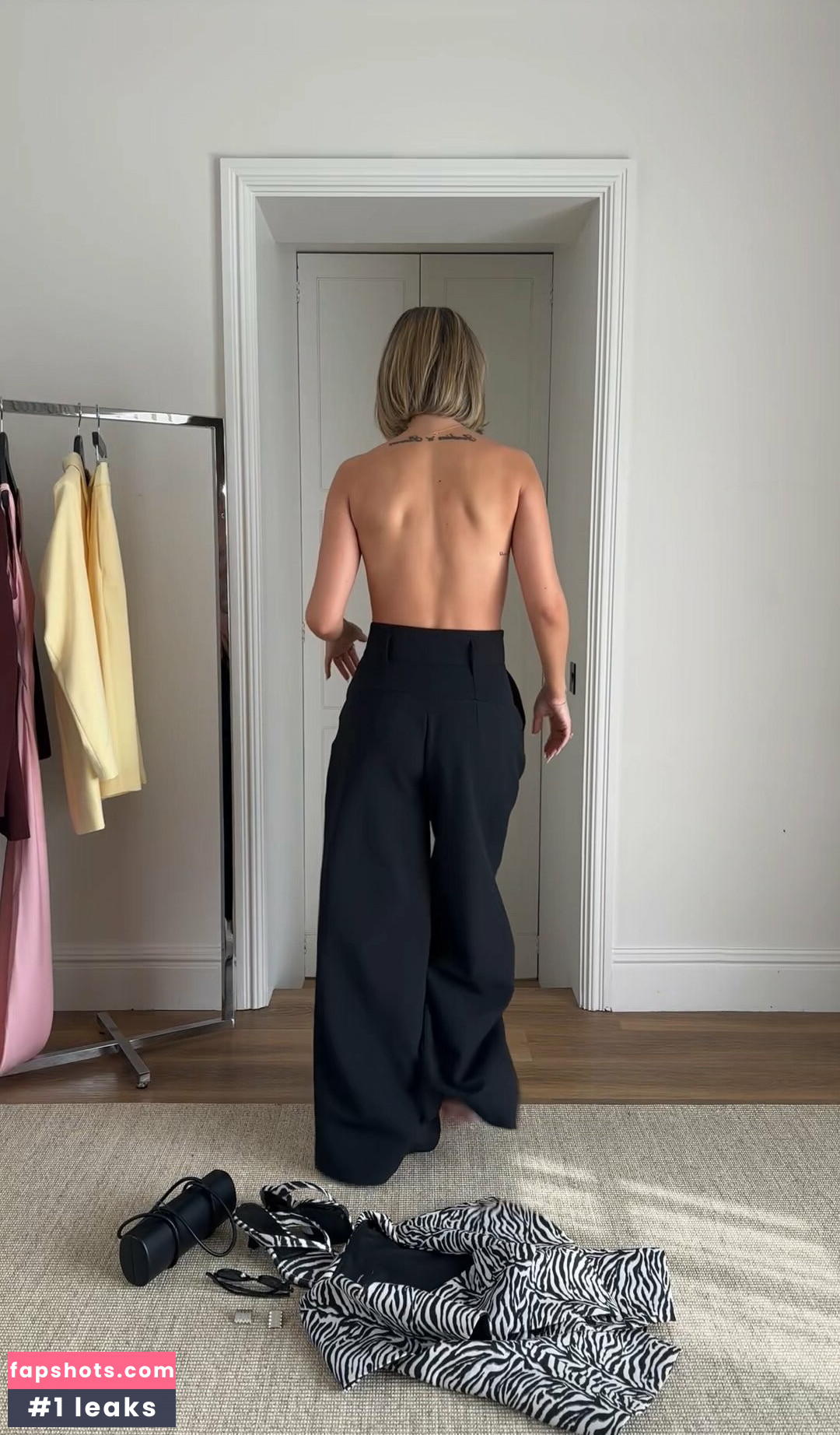 Frankie Bridge gallery photo #146