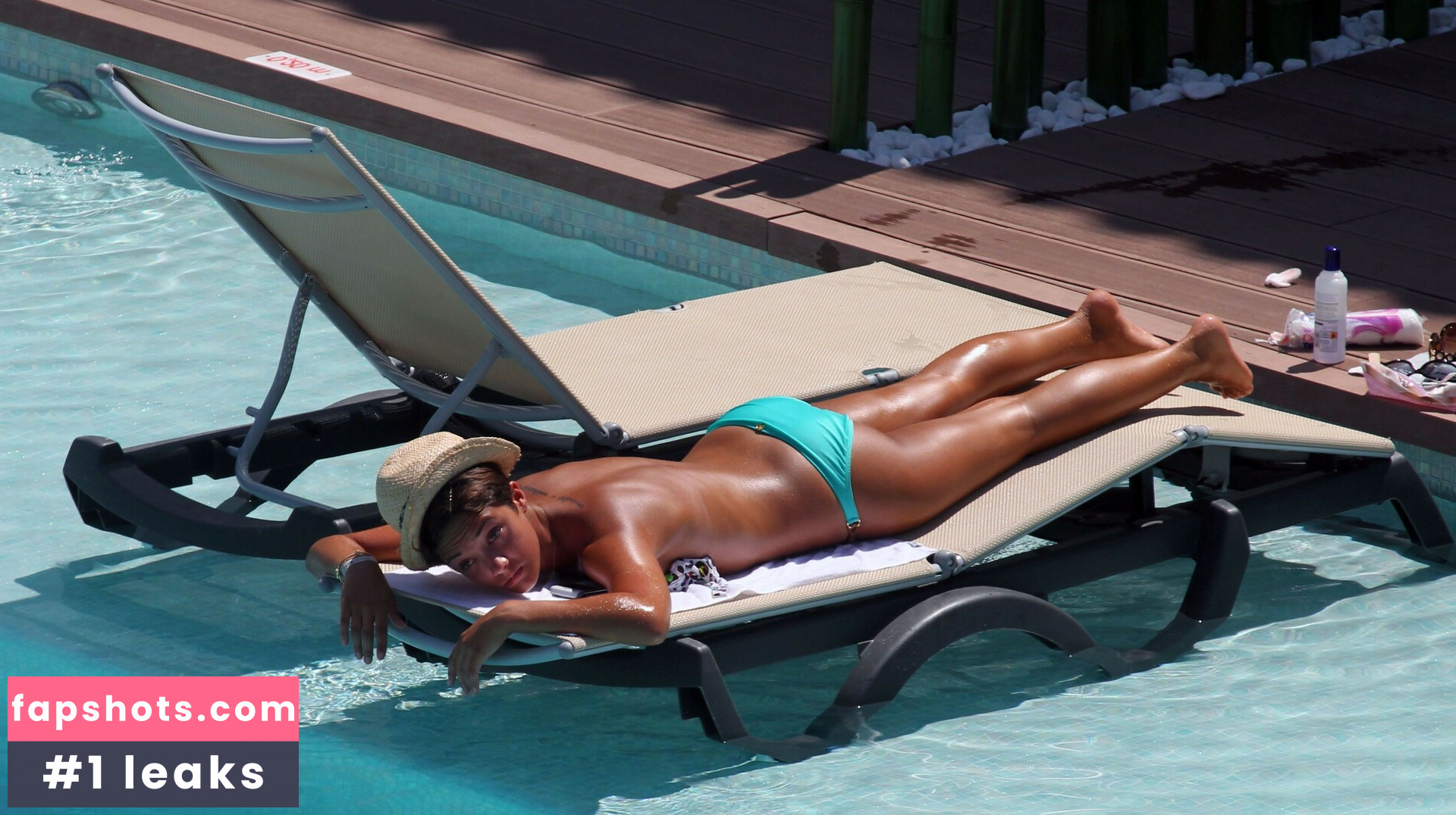 Frankie Bridge gallery photo #200