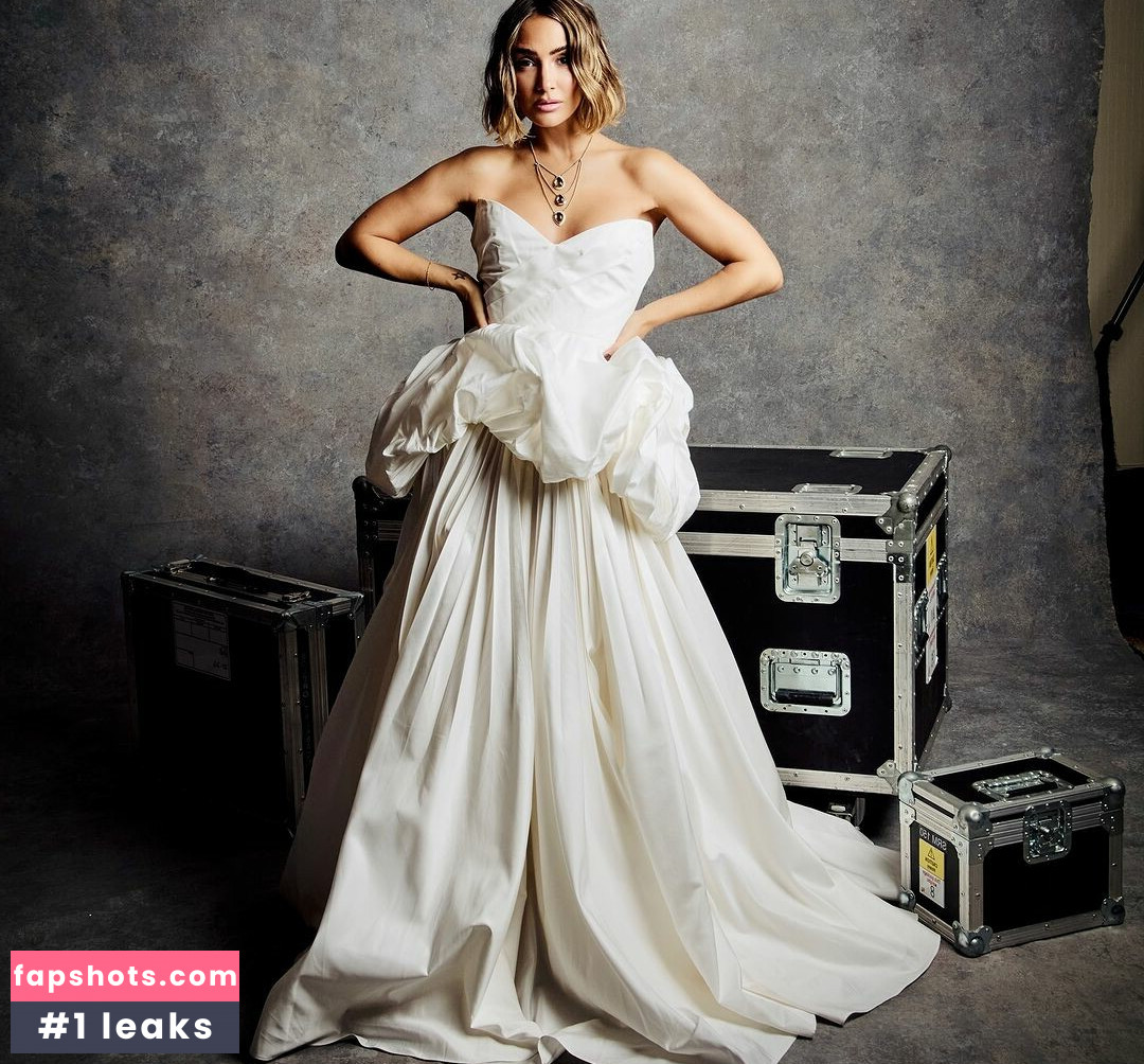 Frankie Bridge gallery photo #269